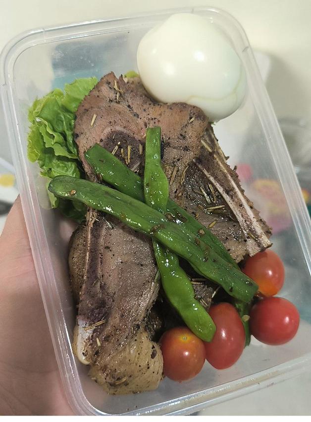 Low carb herb pork box